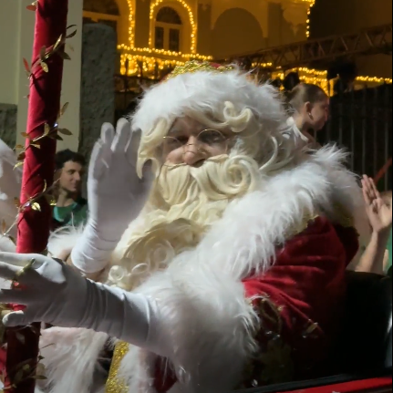 Parada de Natal da Rede Arcoverde encanta população de Valença